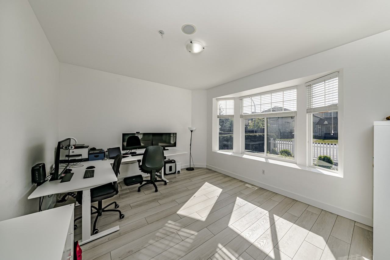 1096 Riverside Drive - Photo 7 of 44