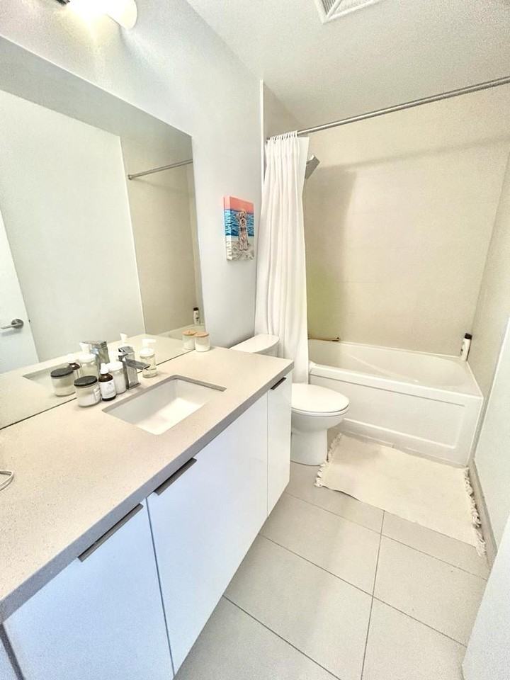 8 Eglinton Ave - Photo 3 of 50