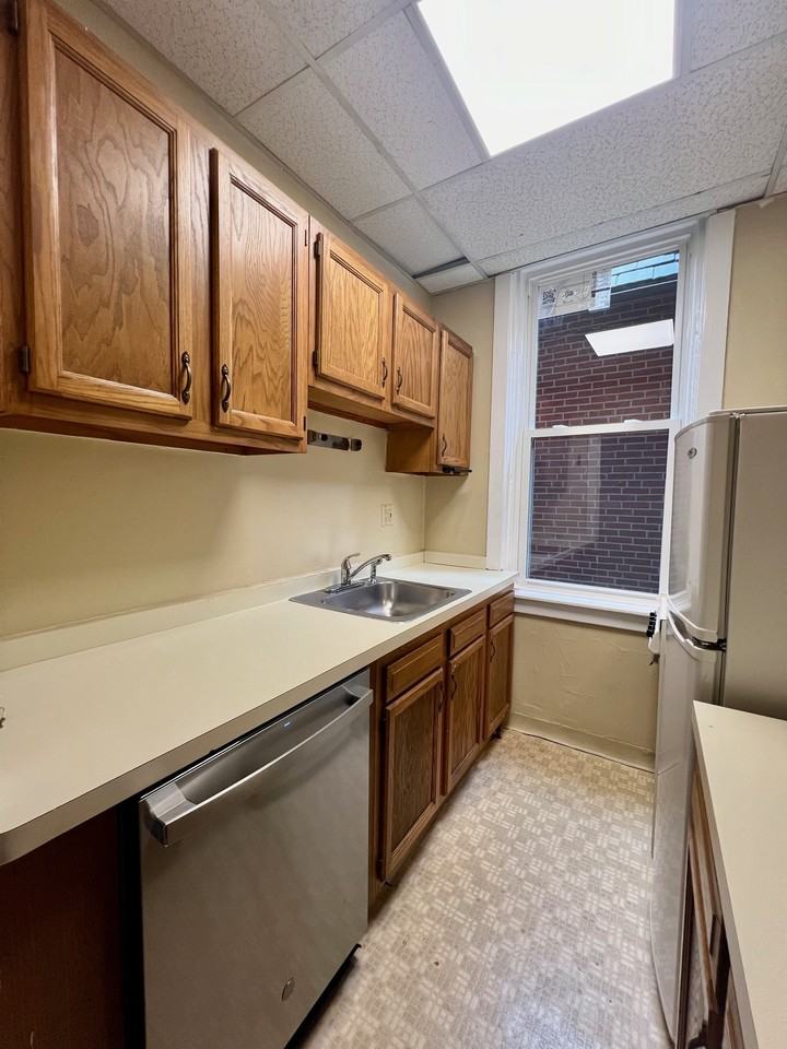 1303 N Franklin St #2 - Photo 3 of 13