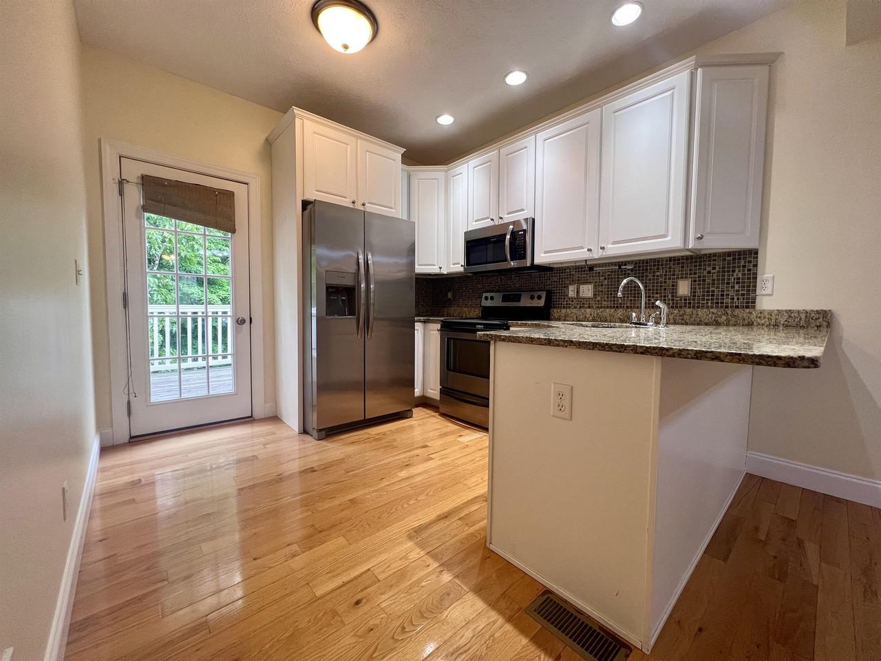 304 Villa View Dr #1 - Photo 5 of 33