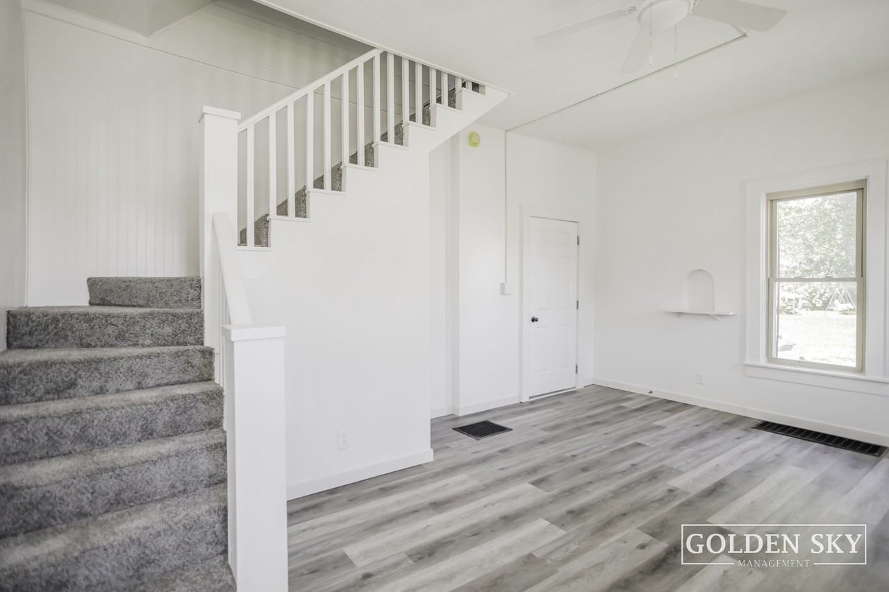 216 S Dill St #1 - Photo 3 of 7