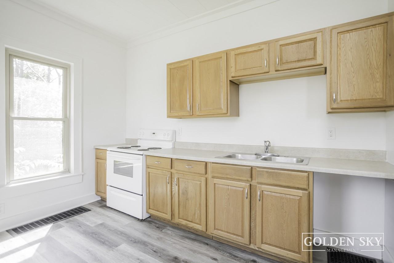 216 S Dill St #1 - Photo 4 of 7