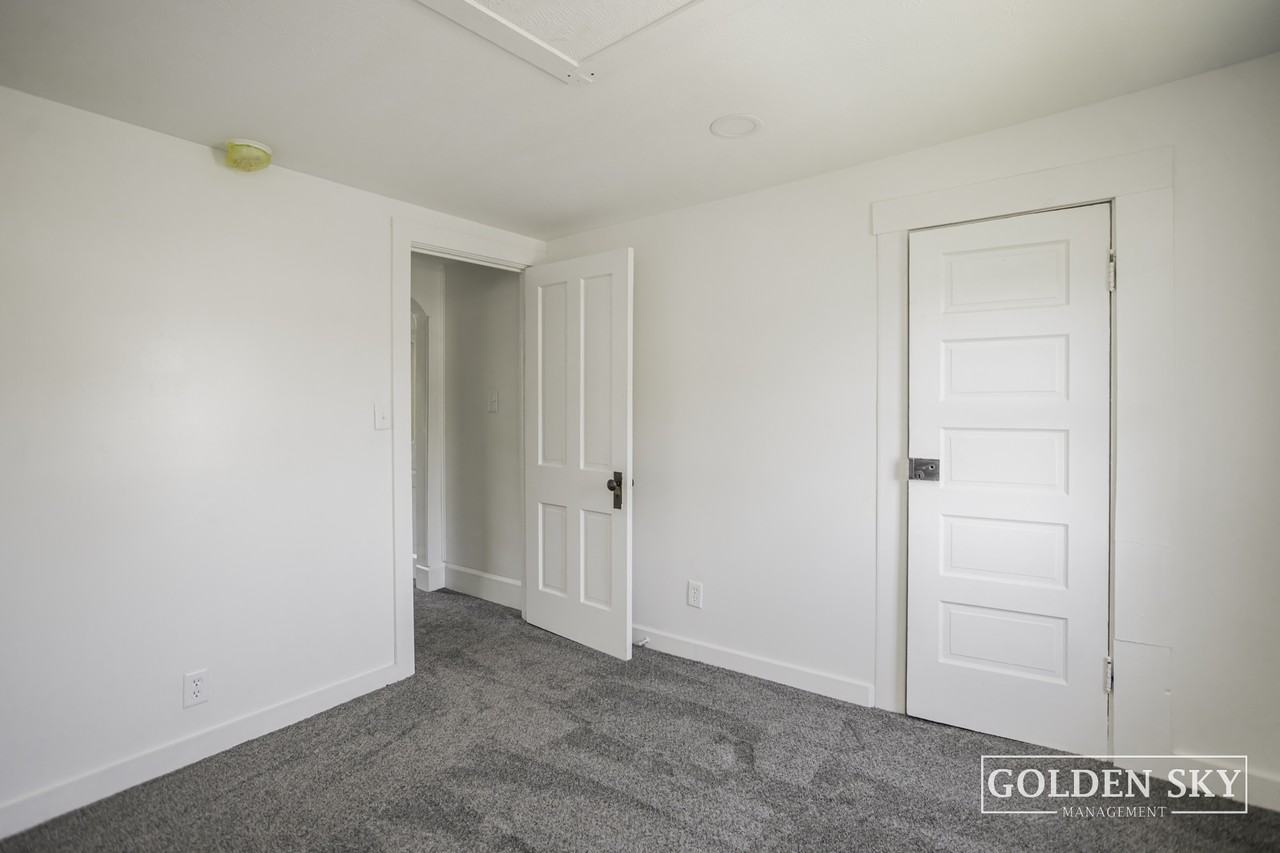 216 S Dill St #1 - Photo 7 of 7