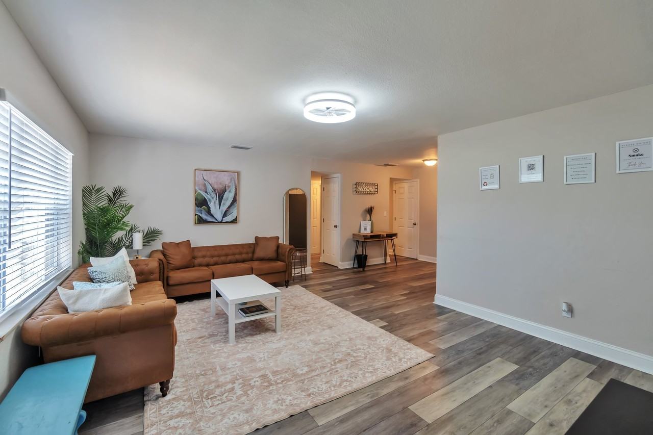 3202 E Jean St #1 - Photo 3 of 26