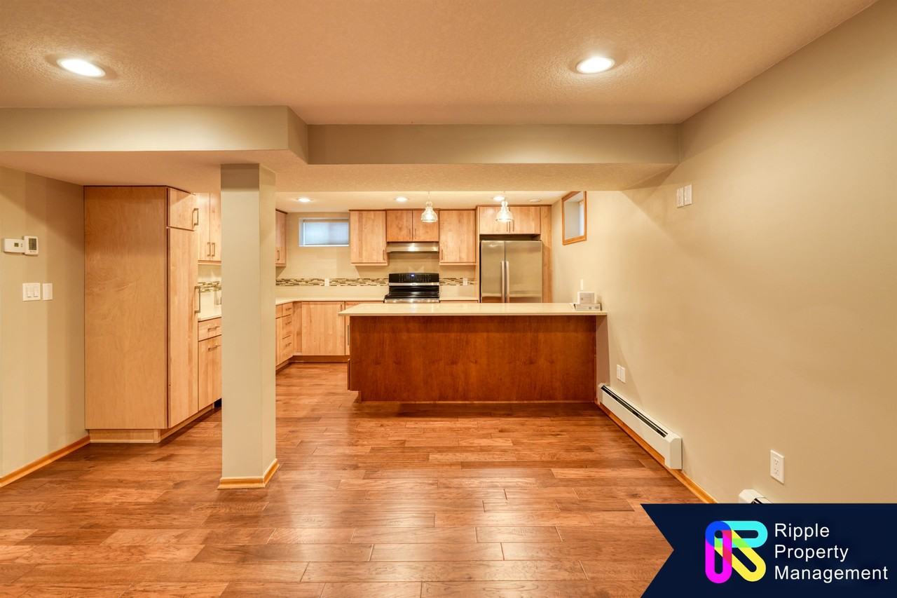 82 Cambrian Dr Nw Lowr - Photo 2 of 20