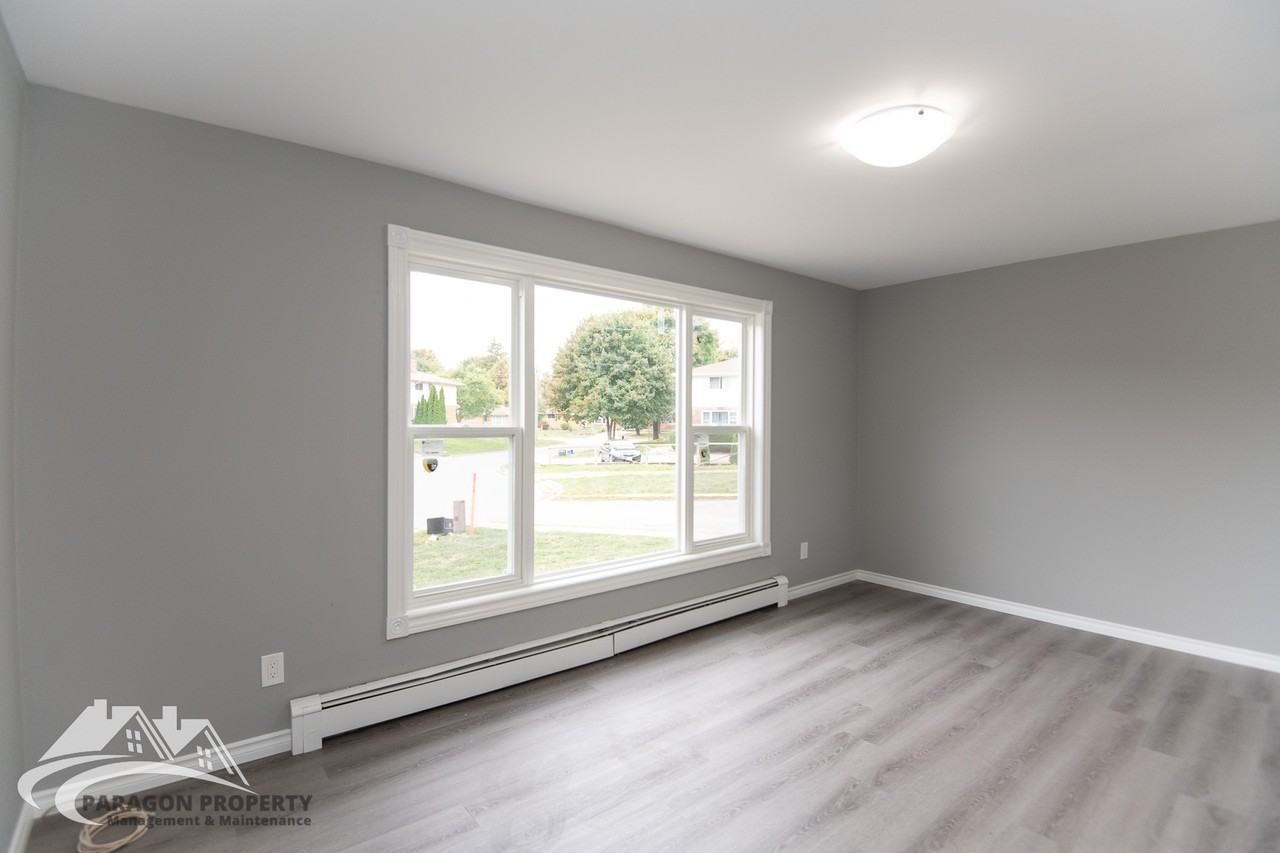 18 Louella Cres #1 - Photo 2 of 13