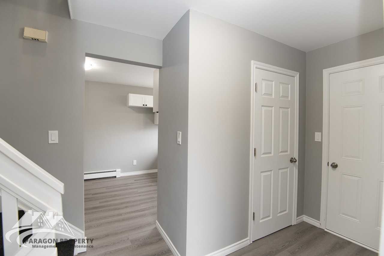 18 Louella Cres #1 - Photo 3 of 13