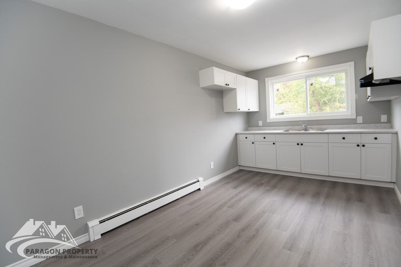 18 Louella Cres #1 - Photo 5 of 13