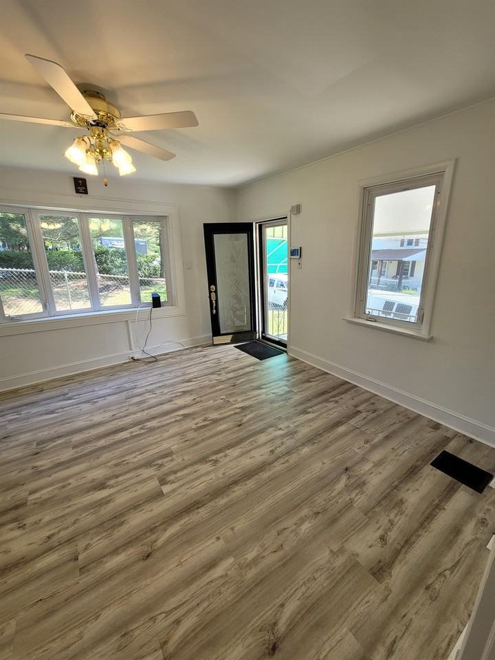 927 Mount Pleasant Avenue #1 - Photo 5 of 11