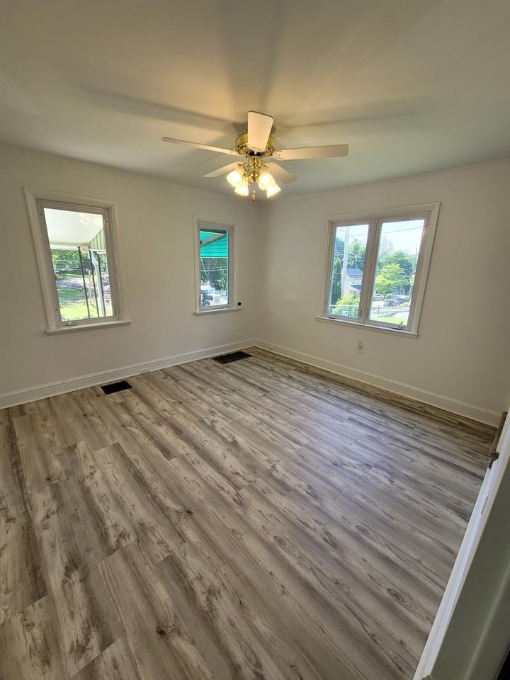 927 Mount Pleasant Avenue #1 - Photo 6 of 11