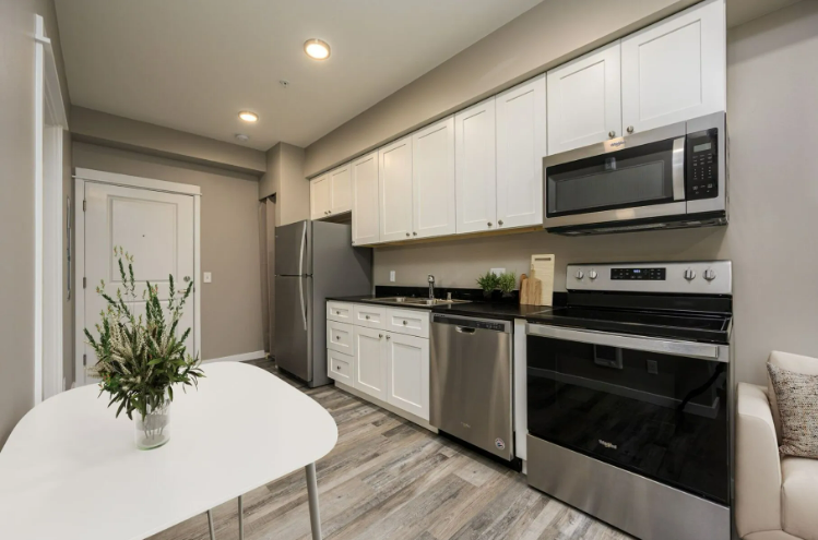 3817 Elwood Avenue - Photo 4 of 18