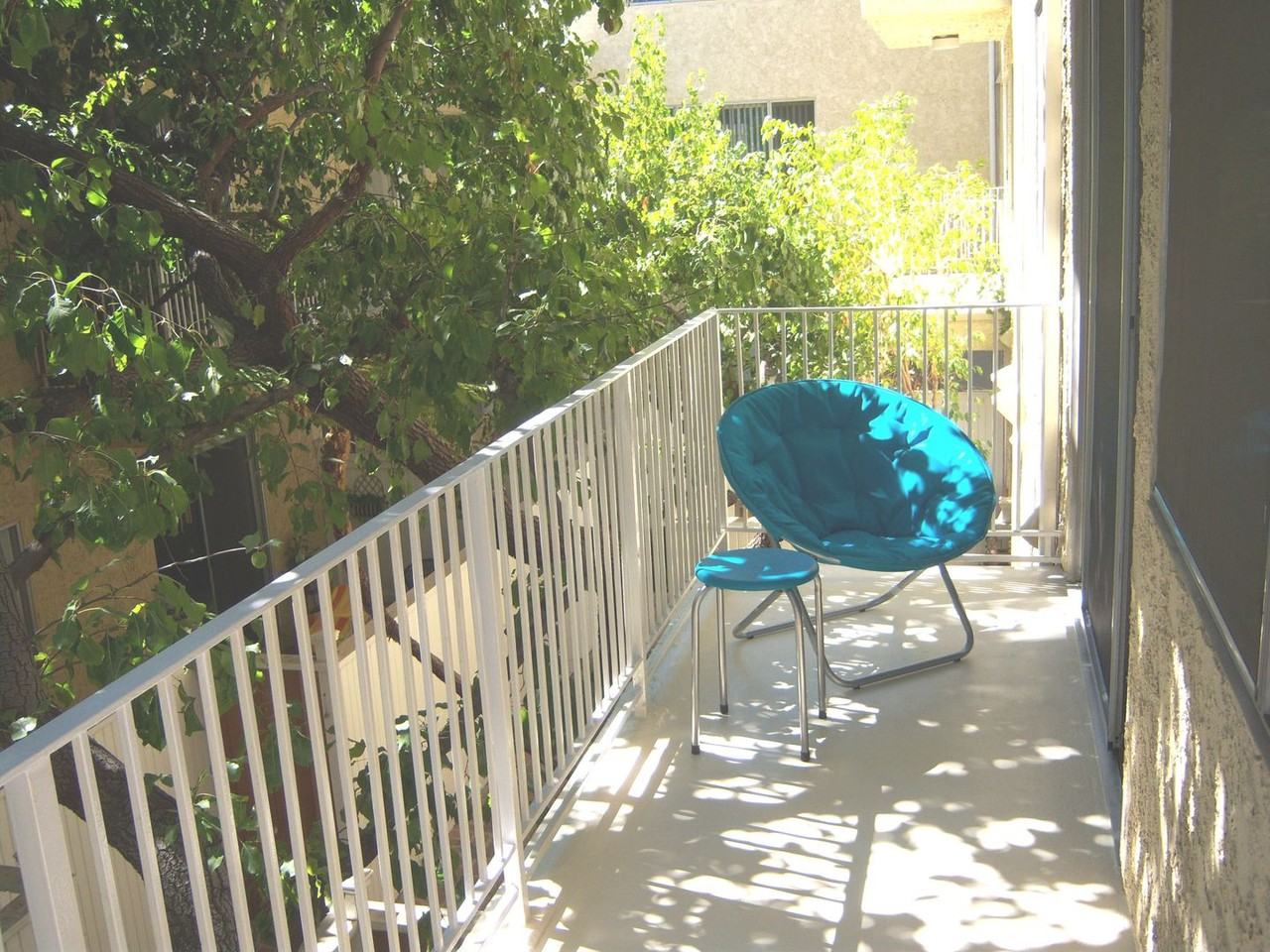 5434 Zelzah Ave - Photo 5 of 6