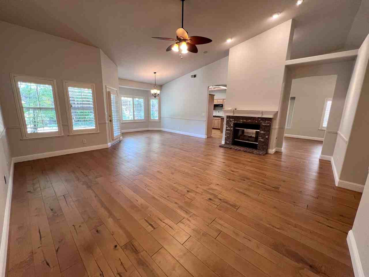 2552 E Kelso Ave - Photo 3 of 36