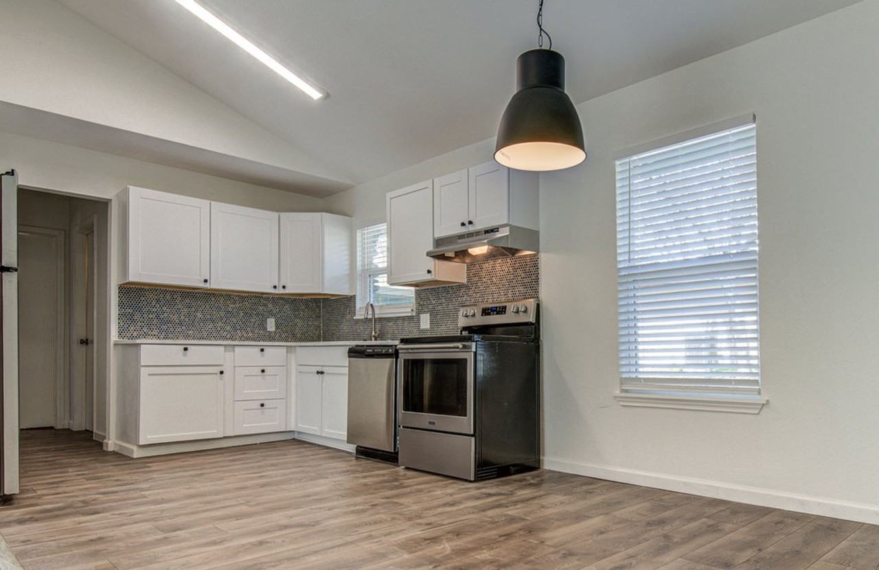5706 Gloucester Ln - Photo 6 of 32