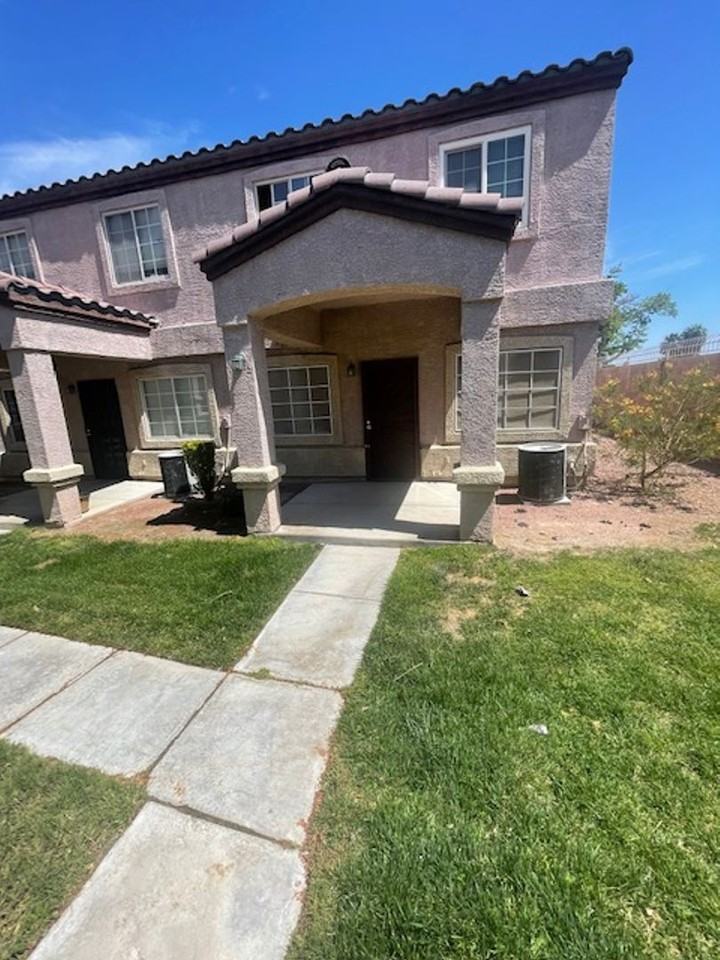 1921 Summerville St #101 - Photo 2 of 22