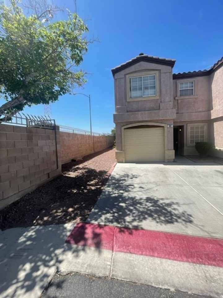 1921 Summerville St #101 - Photo 3 of 22