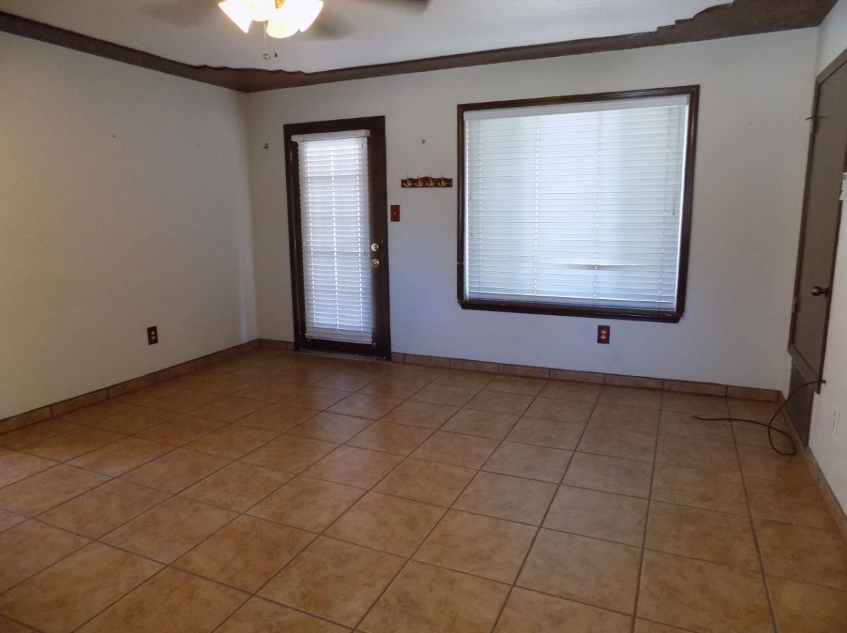 502 Laura Ct - Photo 2 of 21