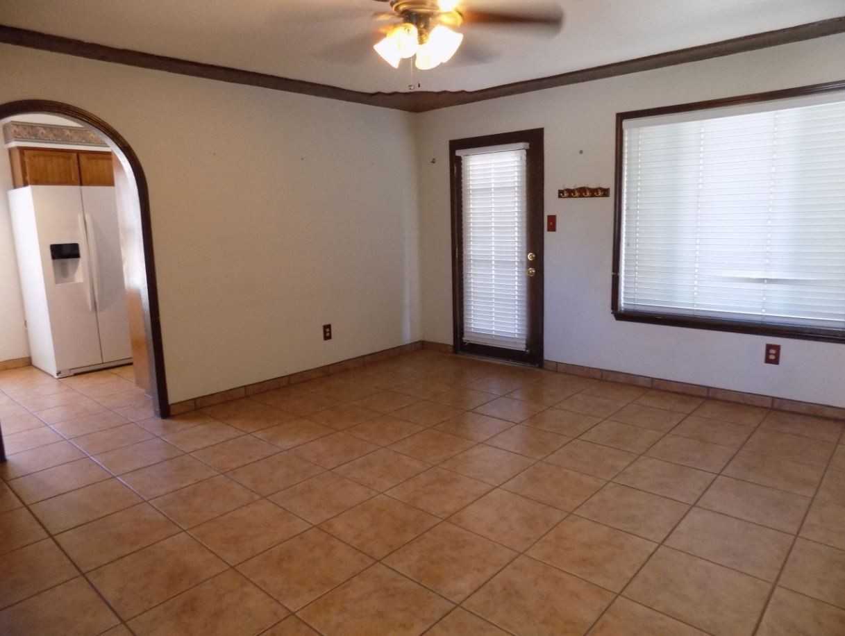 502 Laura Ct - Photo 3 of 21