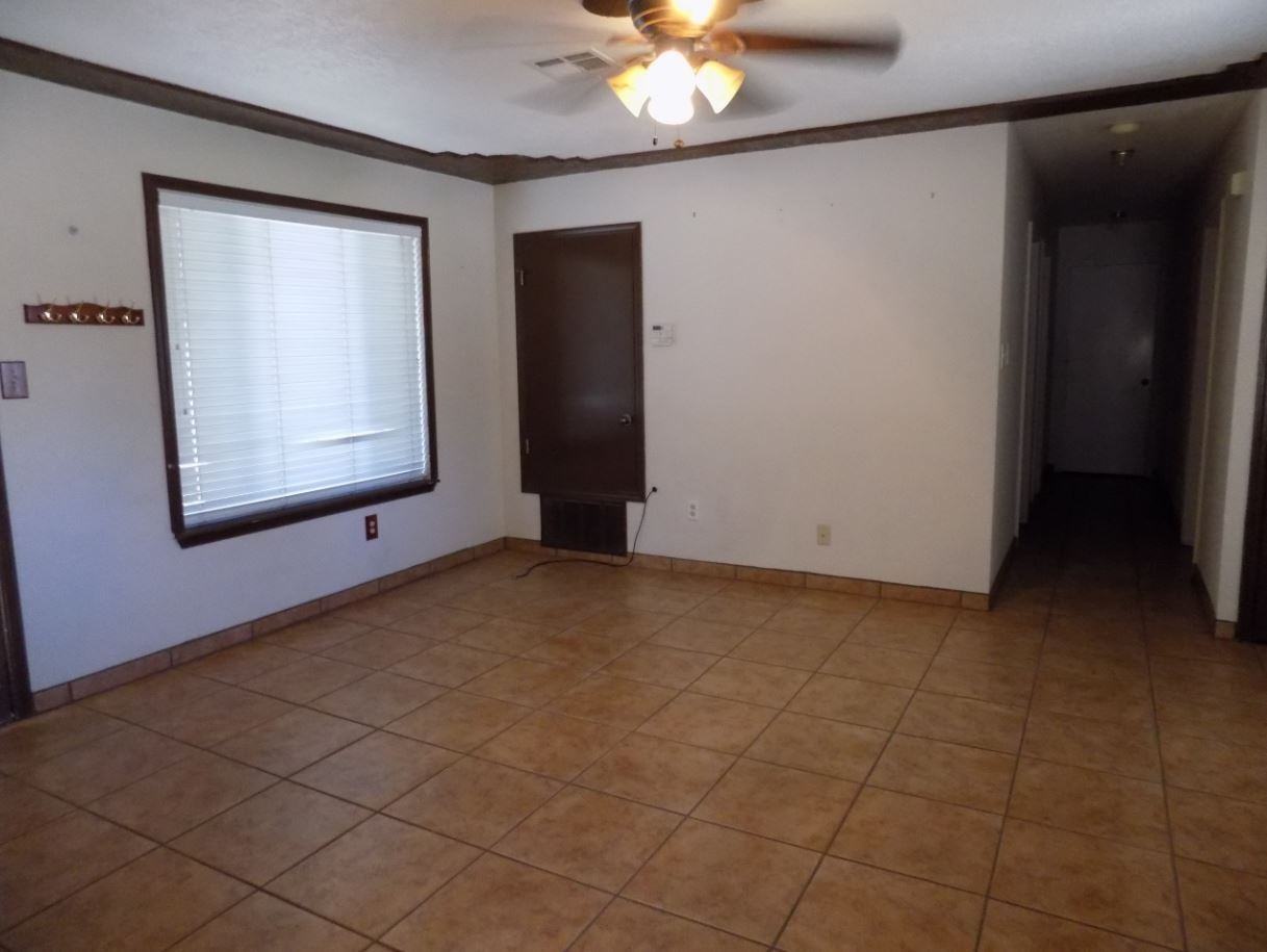 502 Laura Ct - Photo 6 of 21