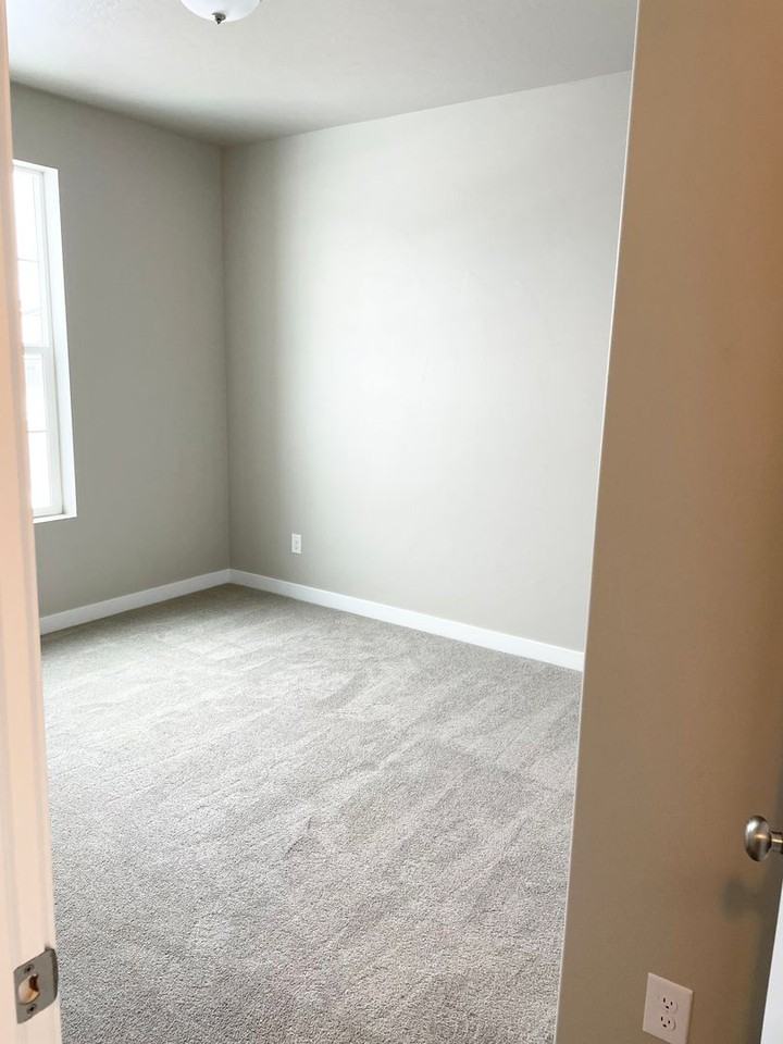 5667 N Parkview Dr - Photo 3 of 24