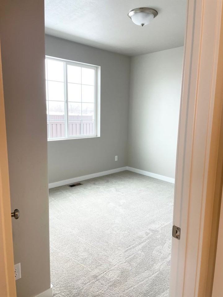 5667 N Parkview Dr - Photo 4 of 24