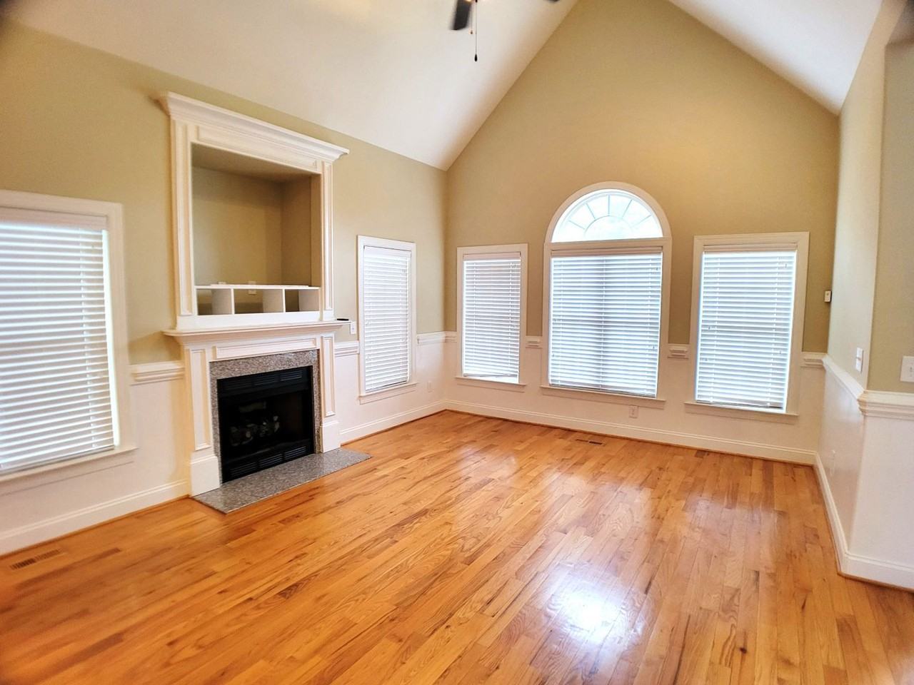 209 Victor Ct - Photo 2 of 14