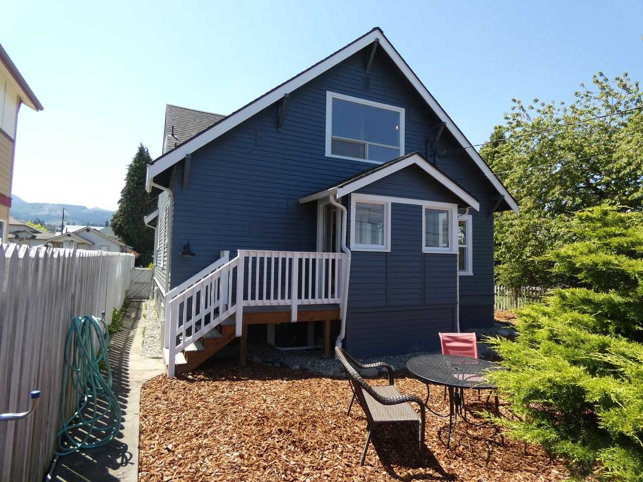 319 E 6th St Unit B - Photo 4 of 20