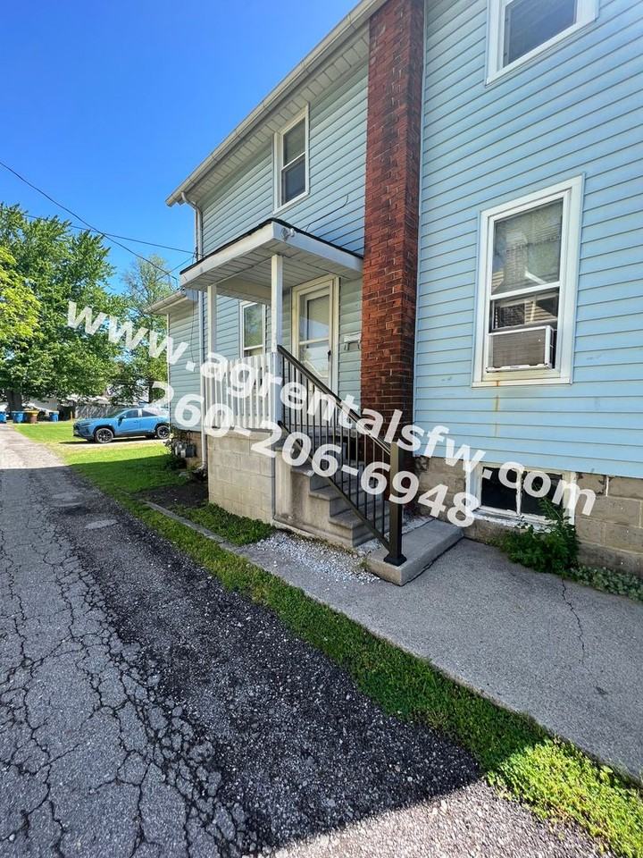 340 W 11th St - Photo 2 of 9