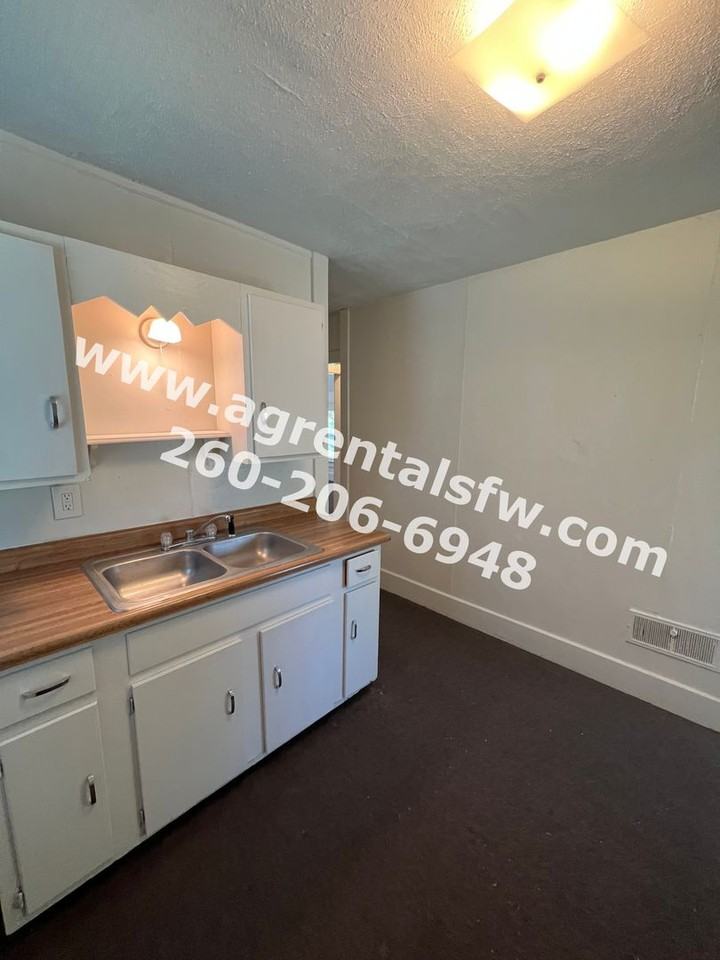 340 W 11th St - Photo 3 of 9