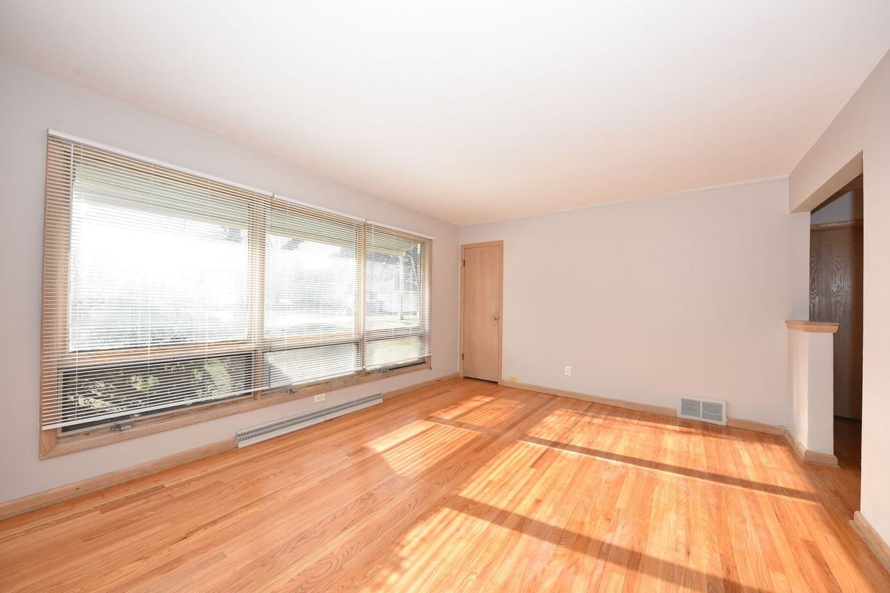 7909 W Congress St - Photo 3 of 10