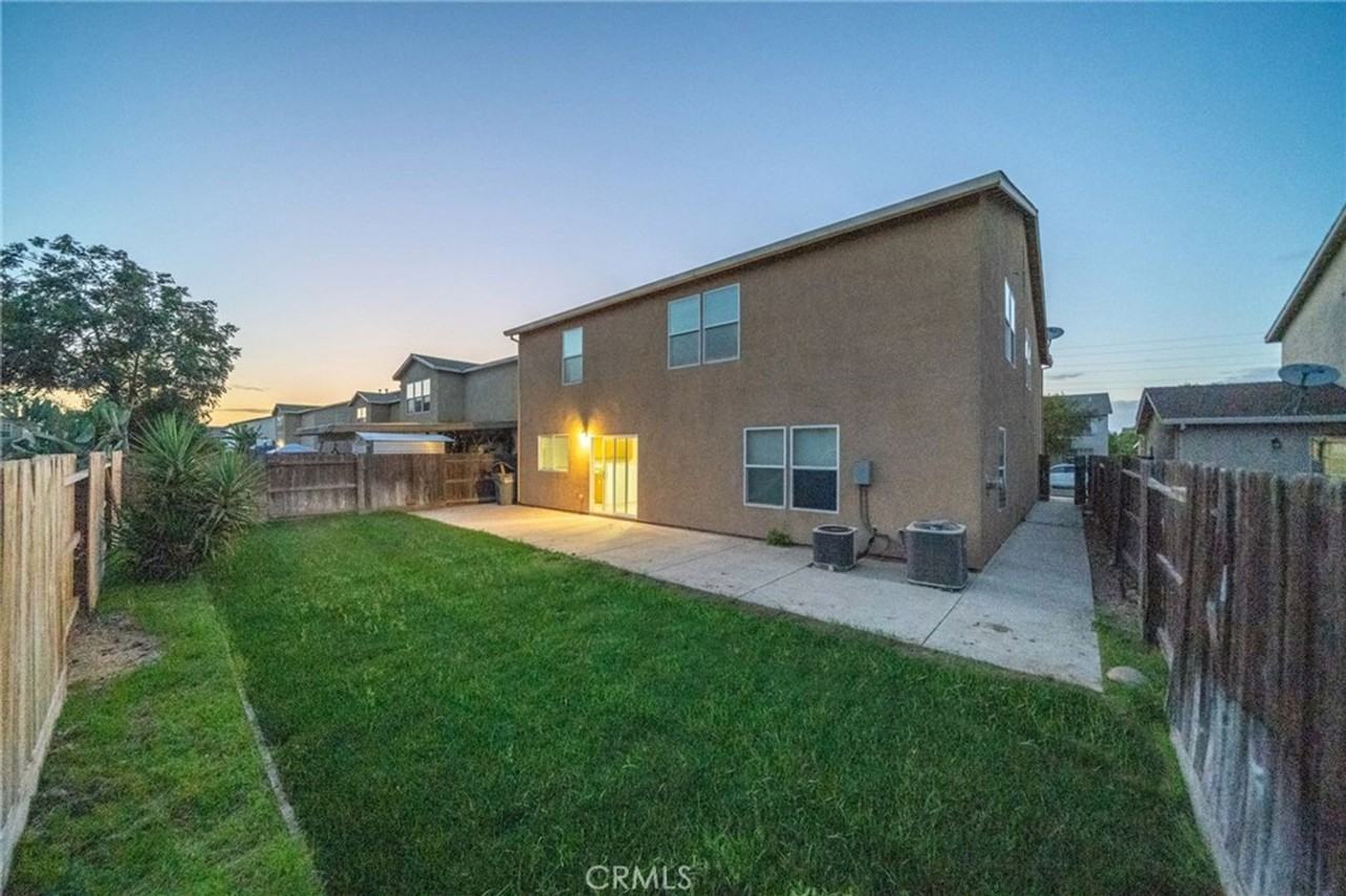 1134 Crescent Dr - Photo 3 of 24