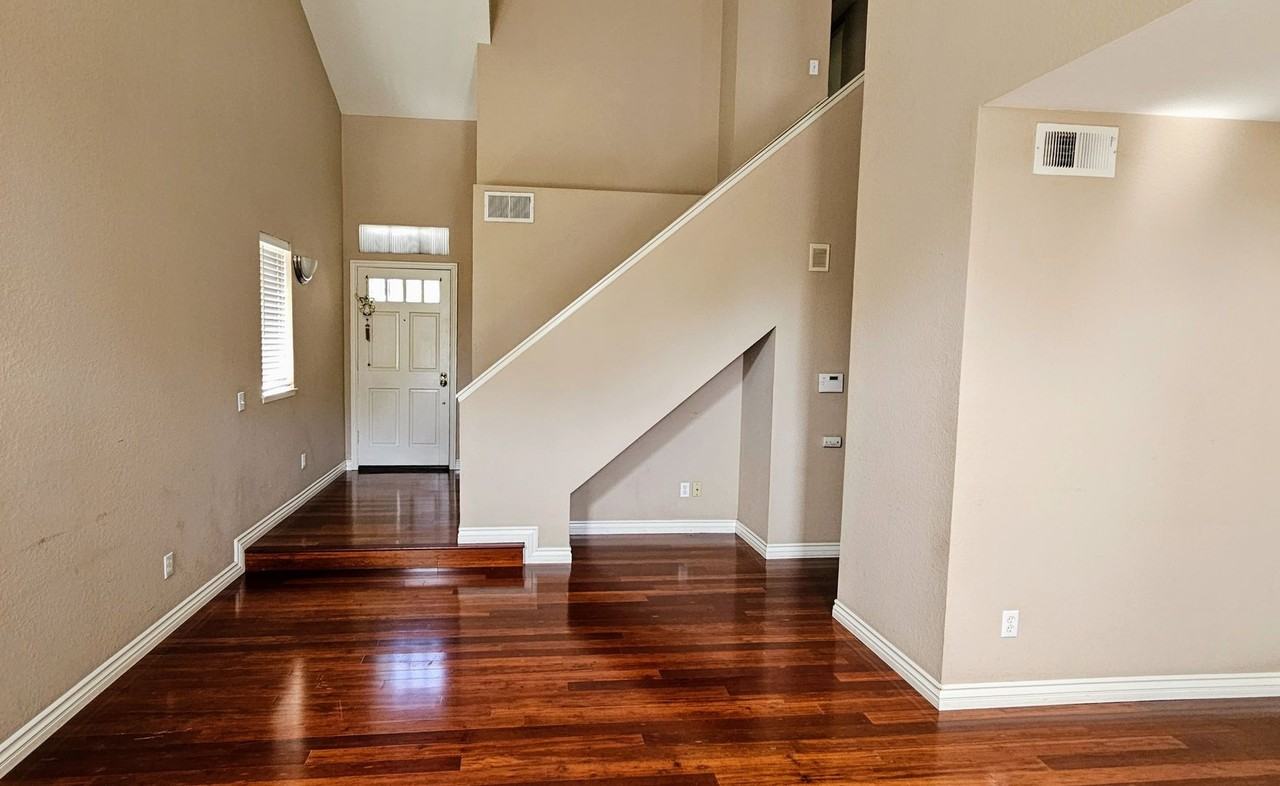 8429 Snow View Pl - Photo 4 of 28