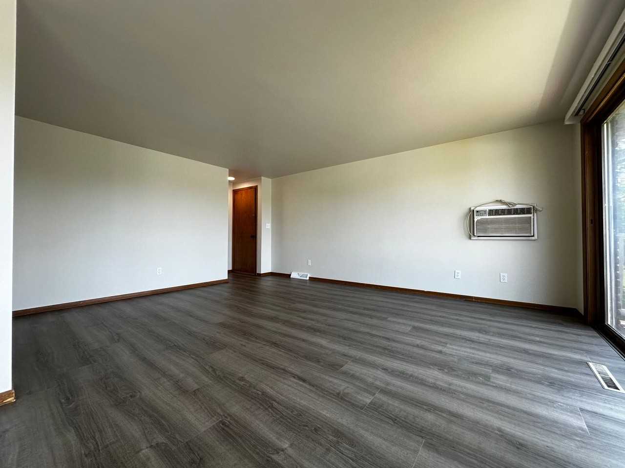 3033 Humboldt Rd - Photo 3 of 38