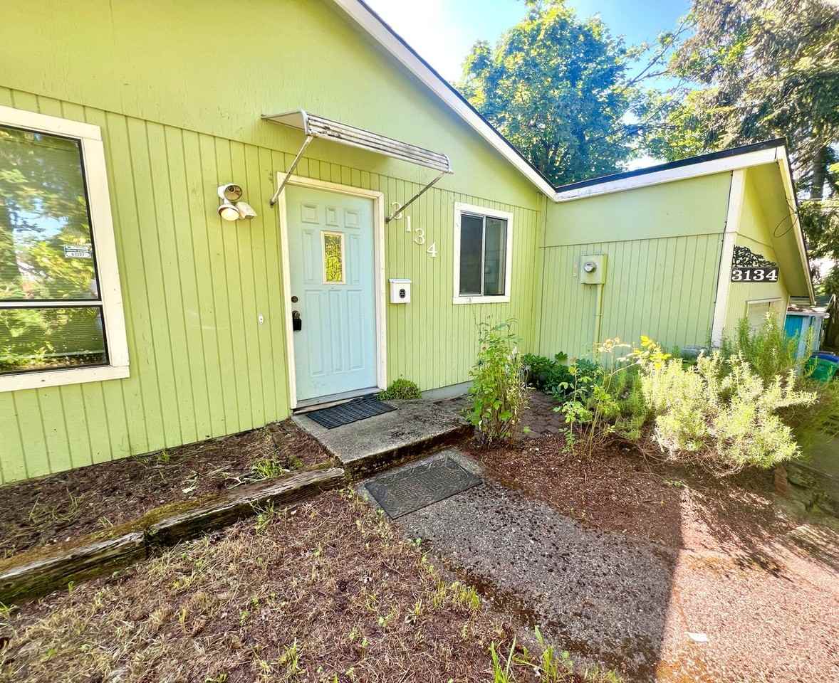 3134 Se 54th Ave - Photo 2 of 19