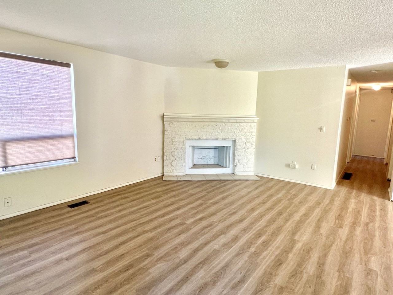 3134 Se 54th Ave - Photo 3 of 19