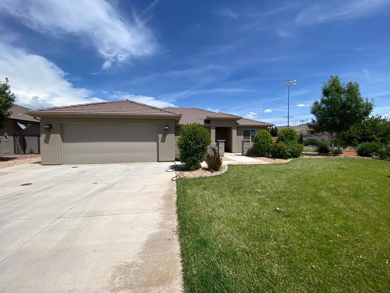 758 N 300 W - Photo 3 of 34