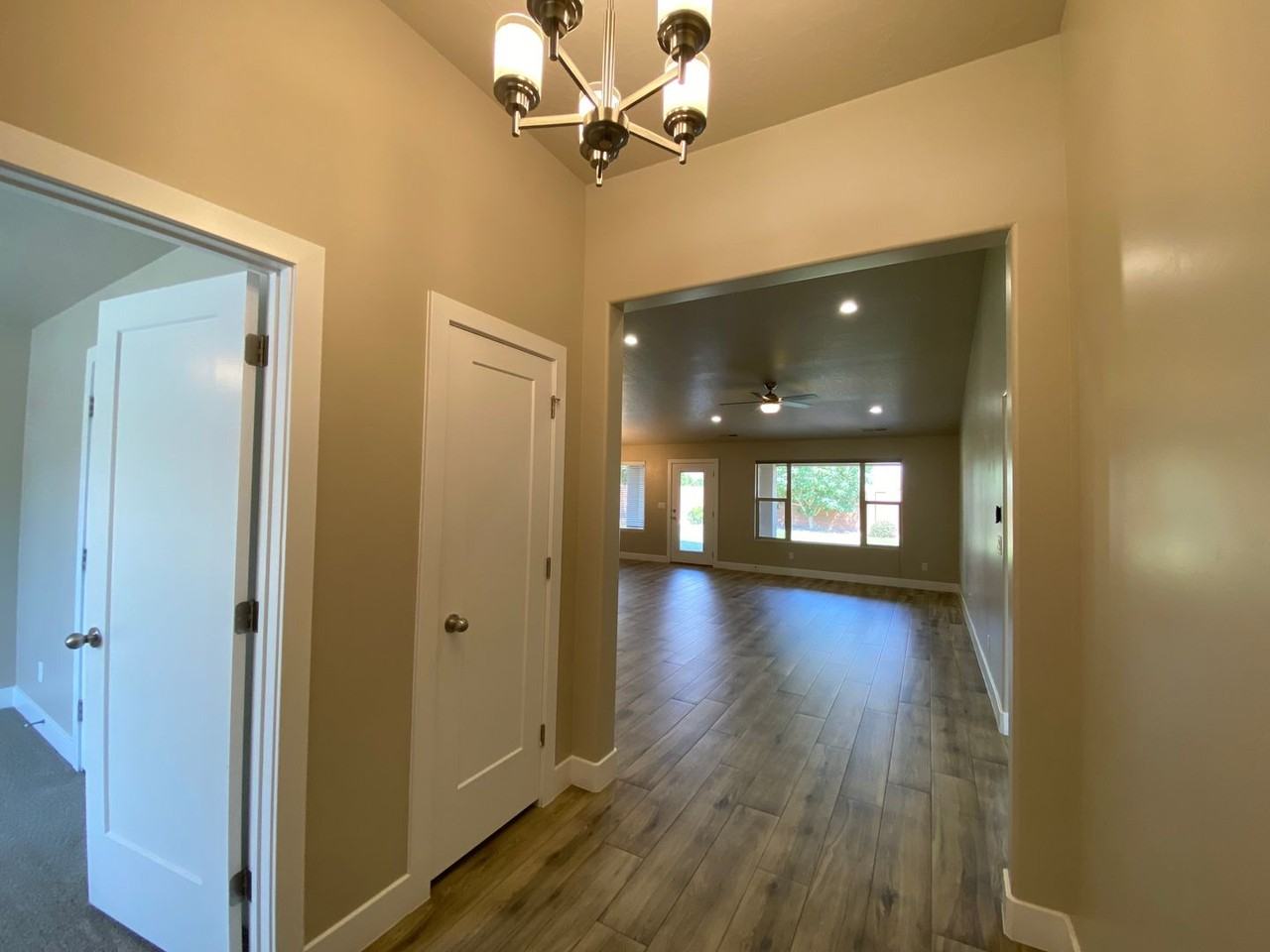 758 N 300 W - Photo 4 of 34