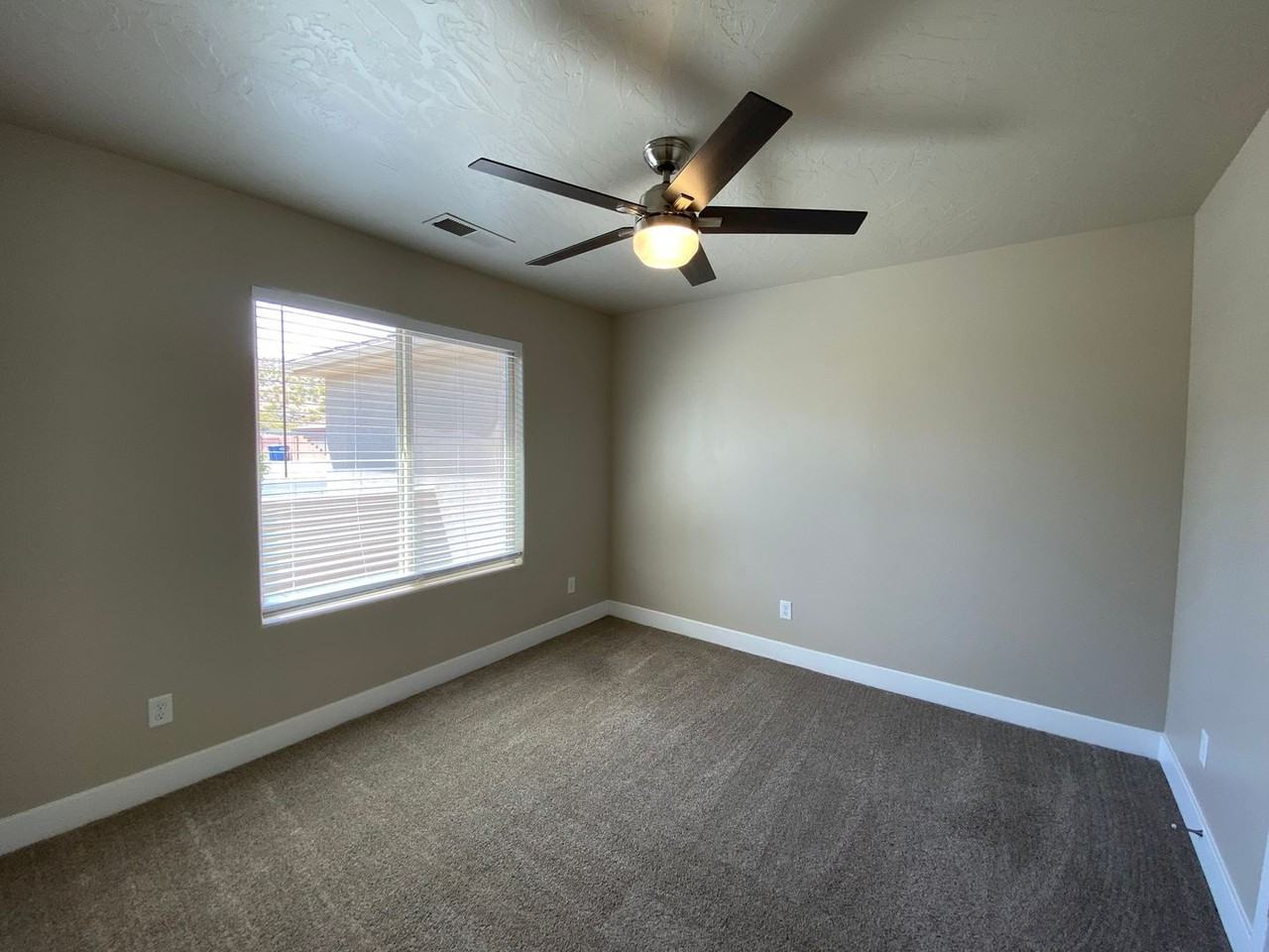 758 N 300 W - Photo 5 of 34