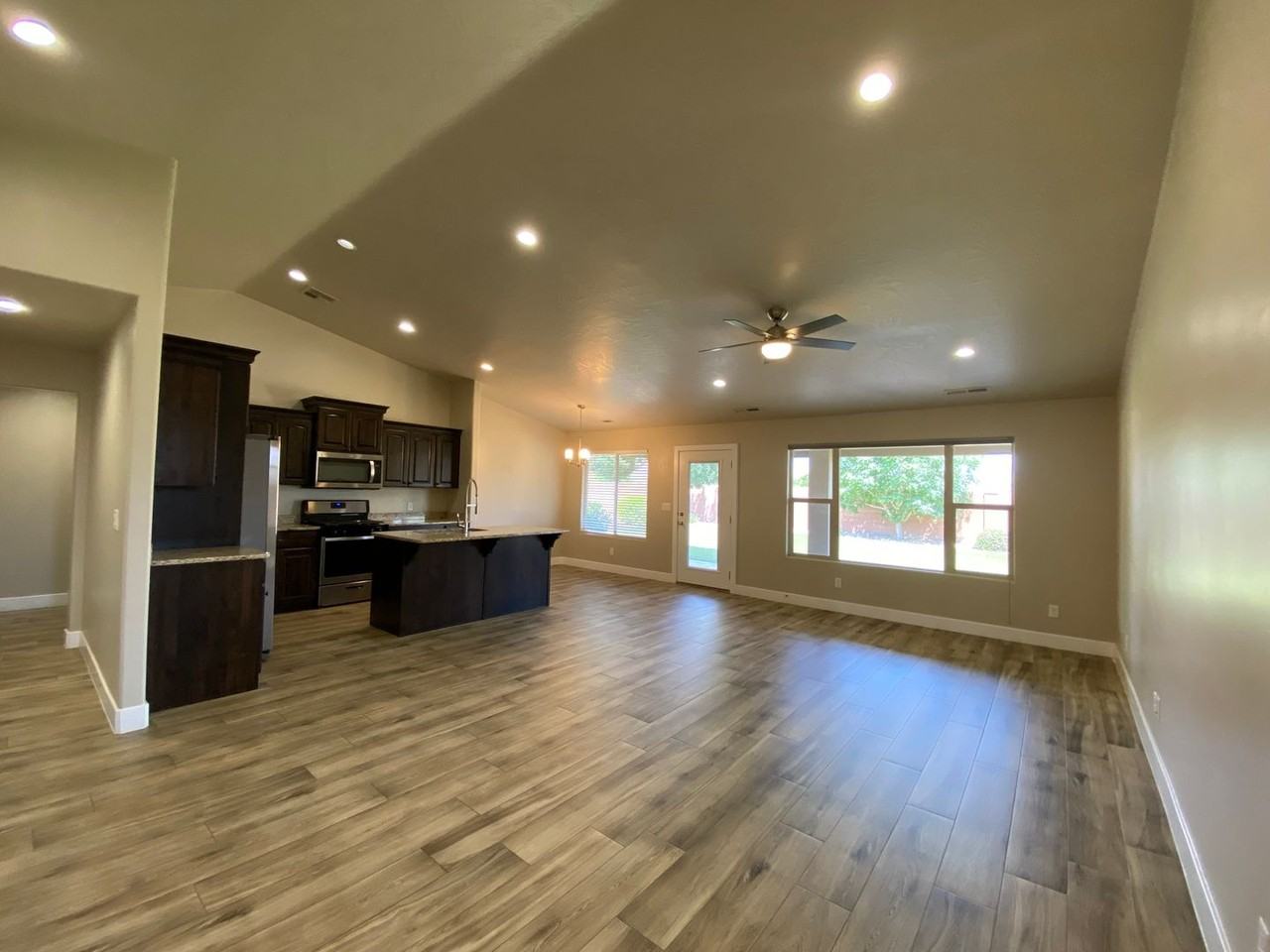 758 N 300 W - Photo 7 of 34