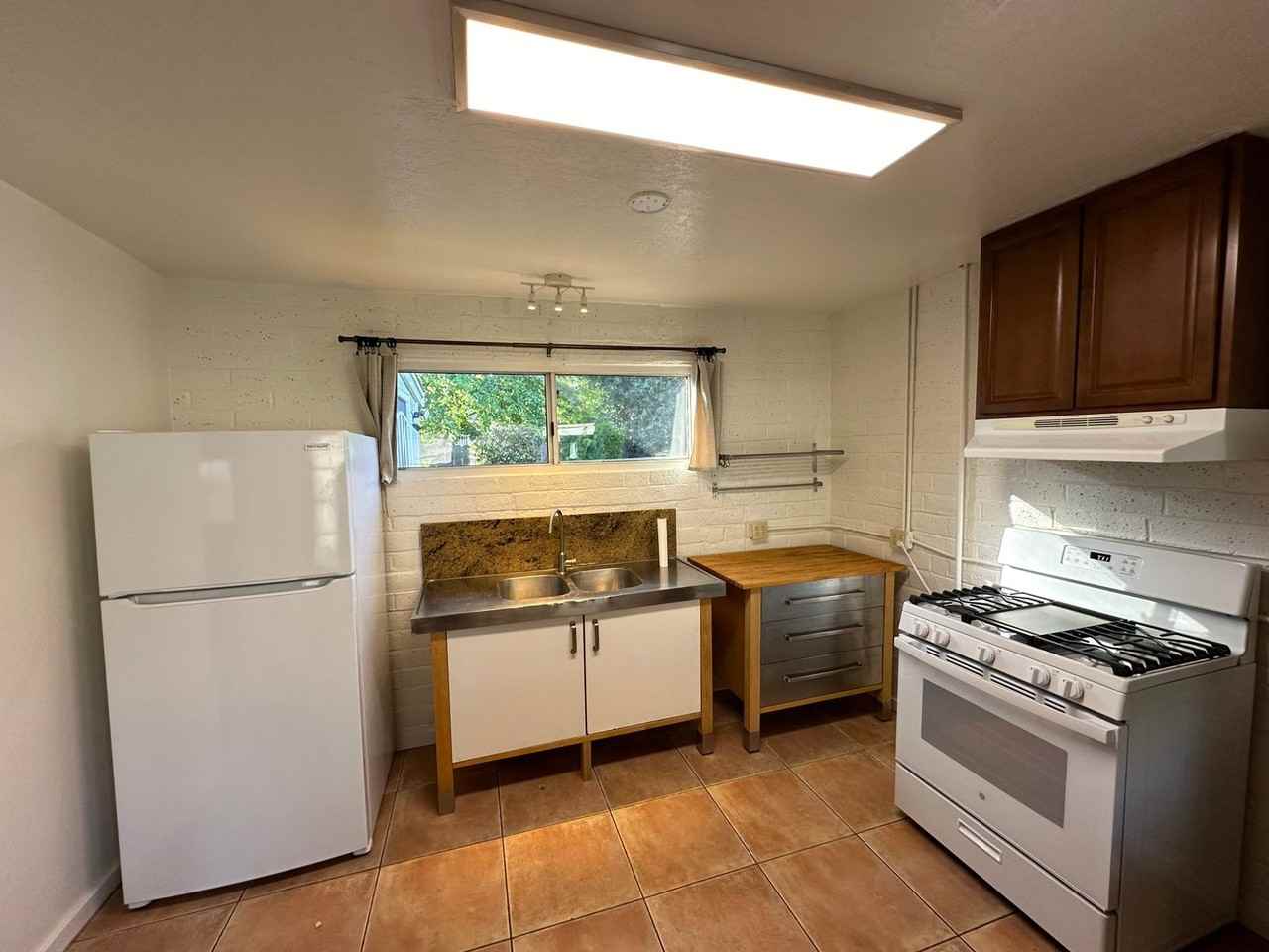 1565 1/2 Alabama Ave - Photo 3 of 8