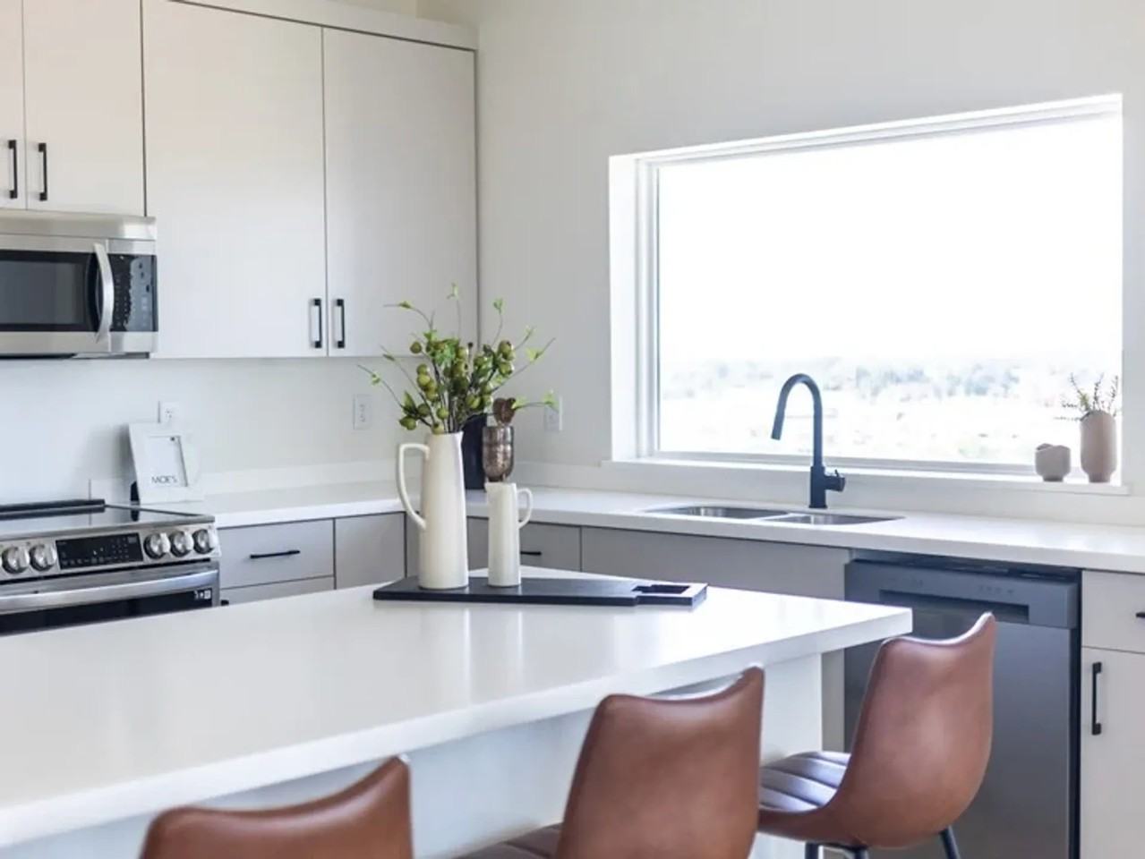 The BLU on Lorraine - Photo 7 of 50