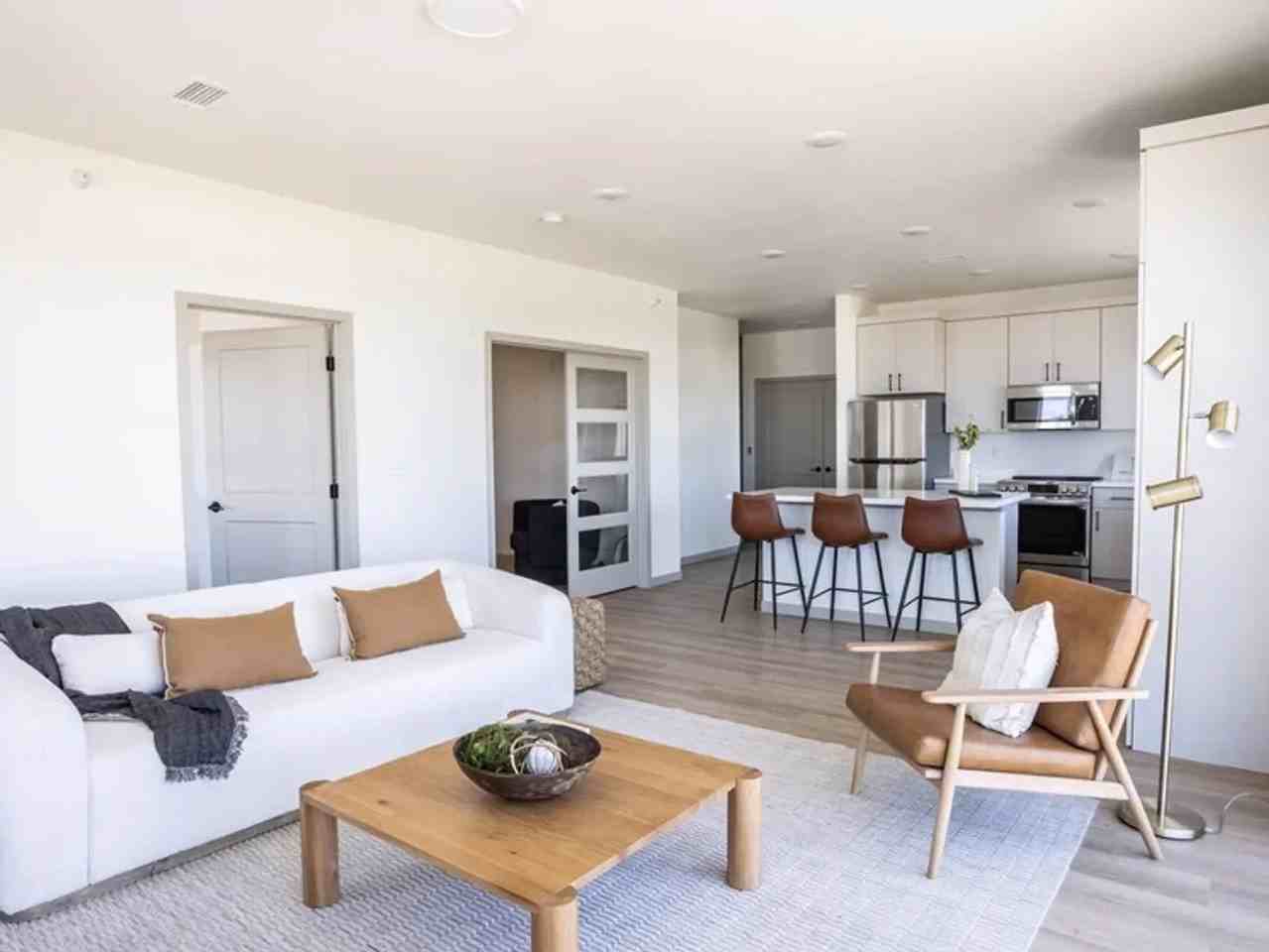 The BLU on Lorraine - Photo 5 of 50