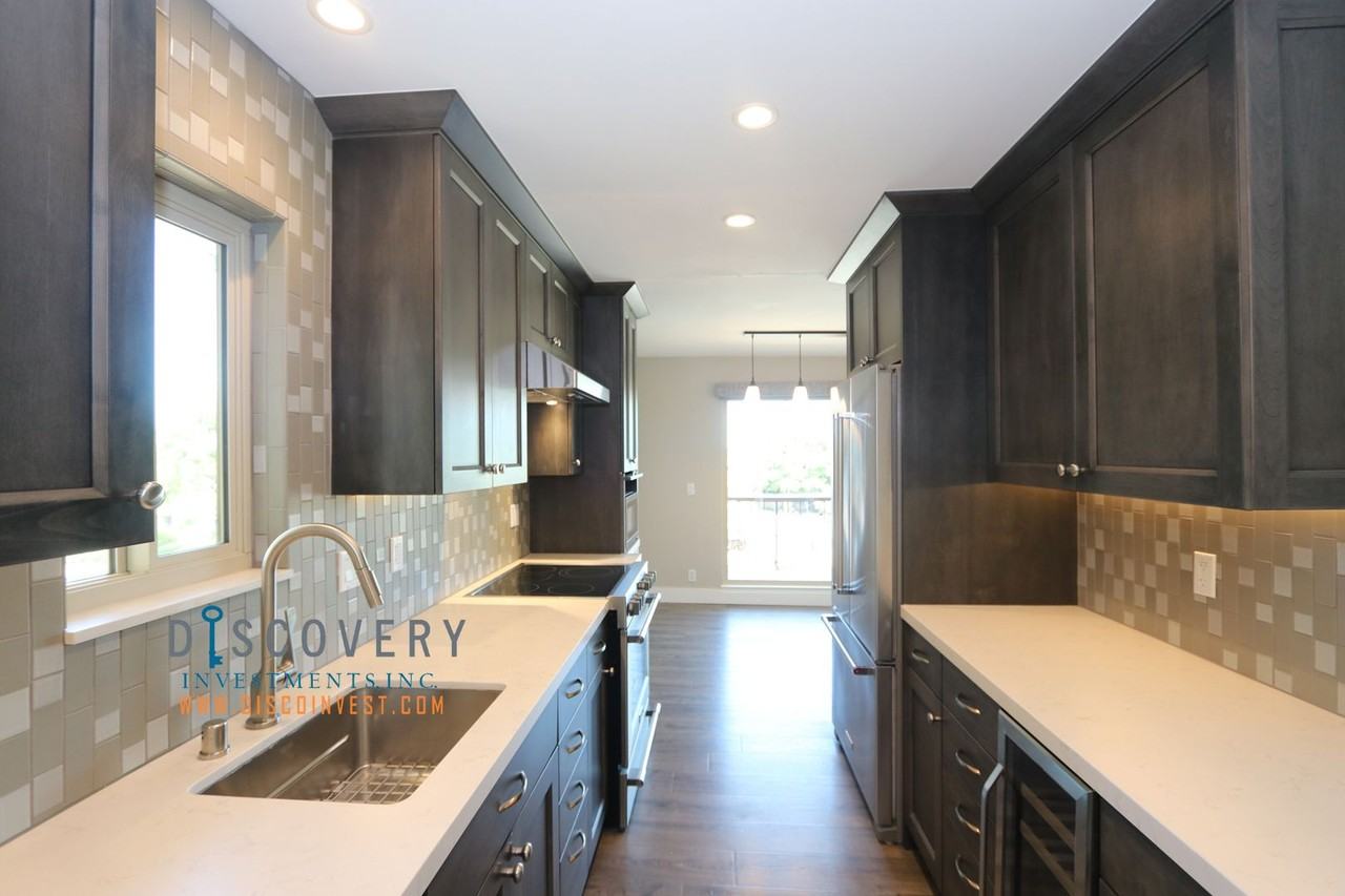 551 Jean St Ph - Photo 3 of 23