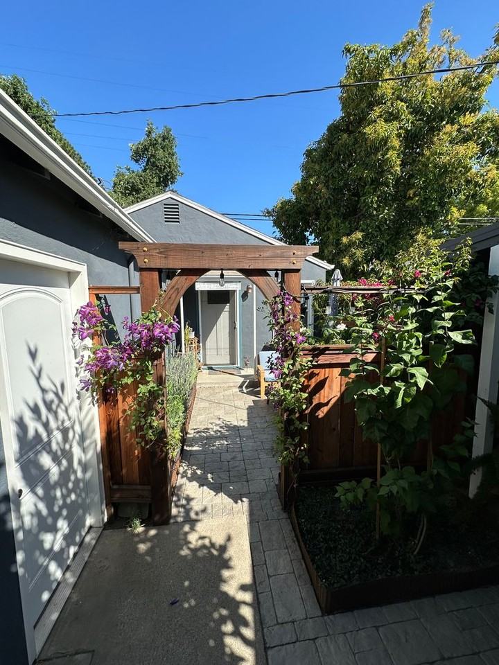 1163 1/2 Park Blvd - Photo 2 of 9