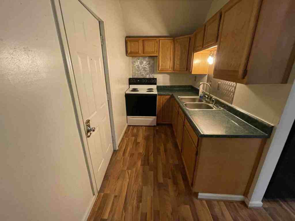 247 W Howard St - Photo 2 of 8