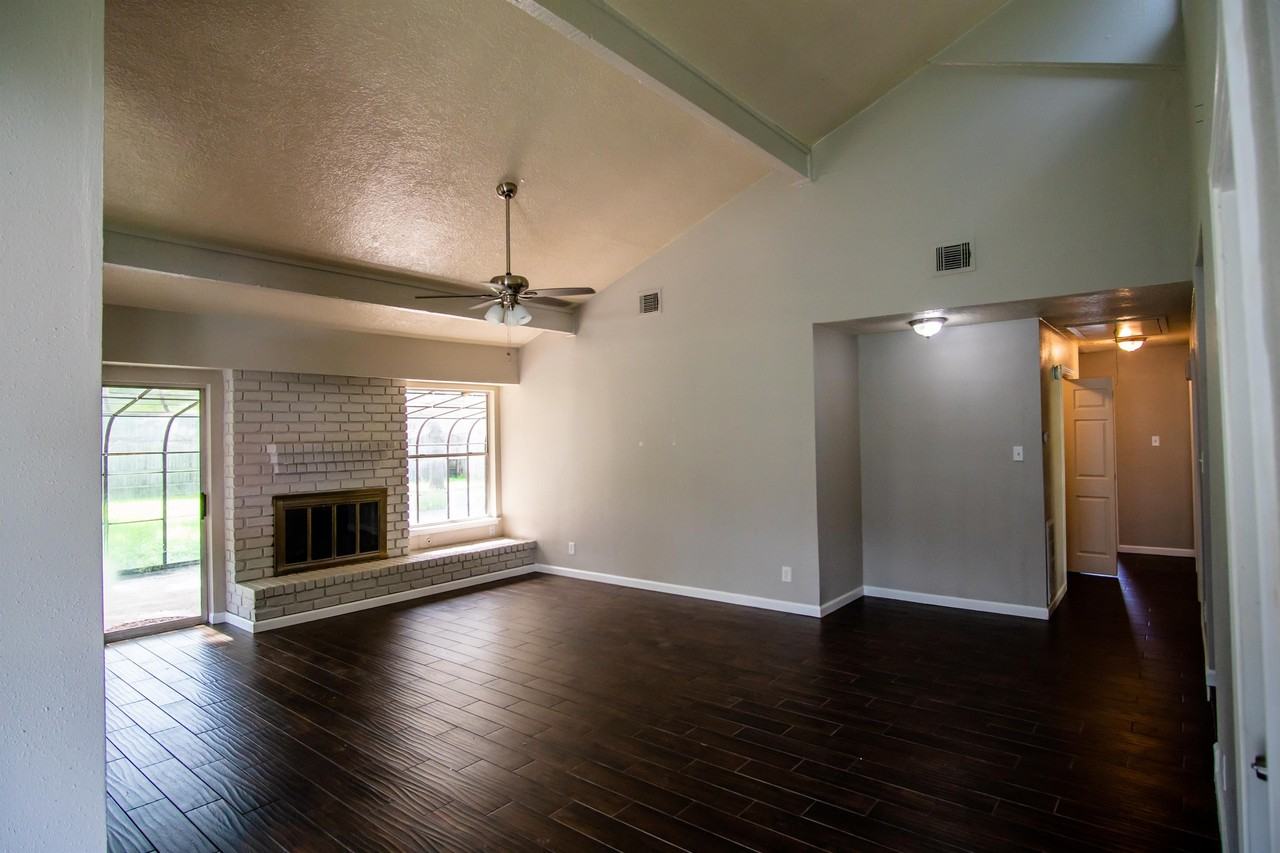 521 White Wing Ct - Photo 2 of 7