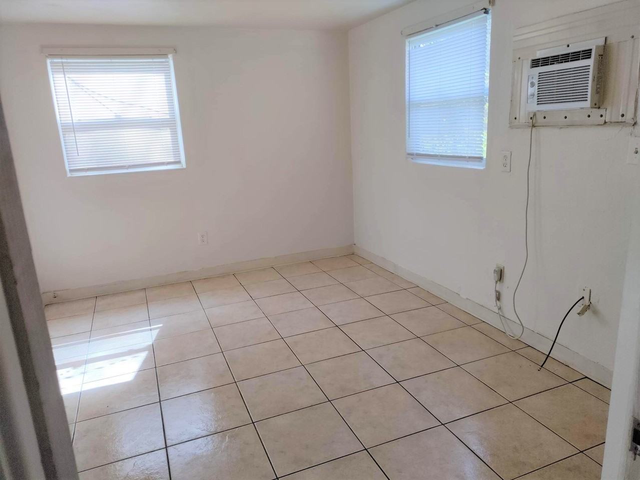 2420 Tanglewood St #A - Photo 3 of 5