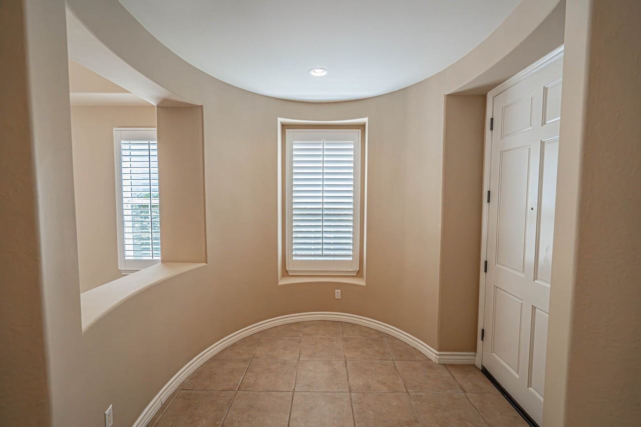 23902 Lakeside Rd - Photo 3 of 37