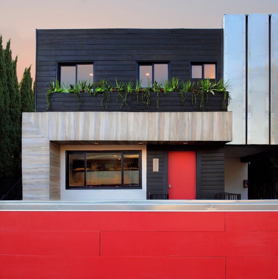 1321 W 36th Place Apartments - Photo 2 of 29