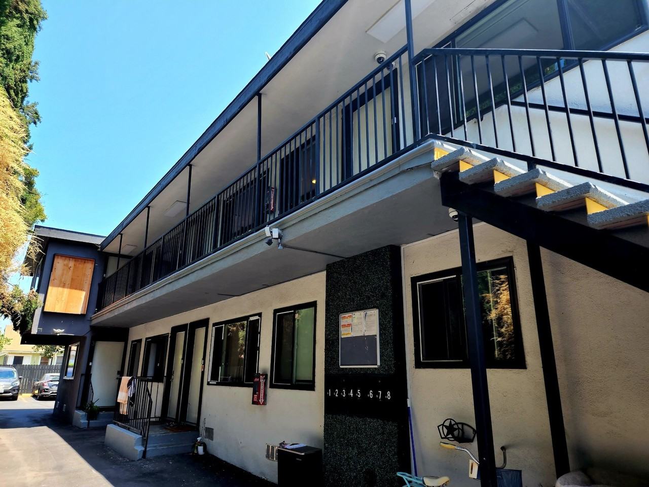 1321 W 36th Place Apartments - Photo 6 of 29